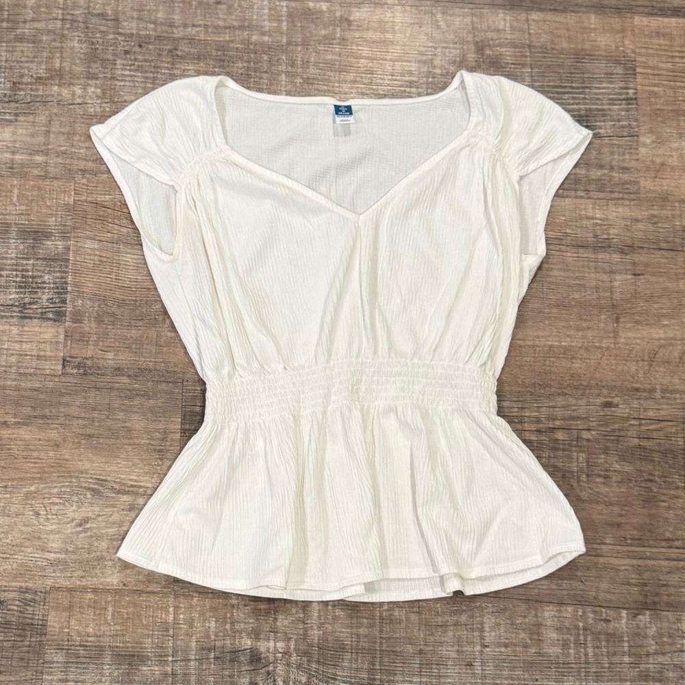 Old Navy V-Neck T-Shirt - White - Size M Tall